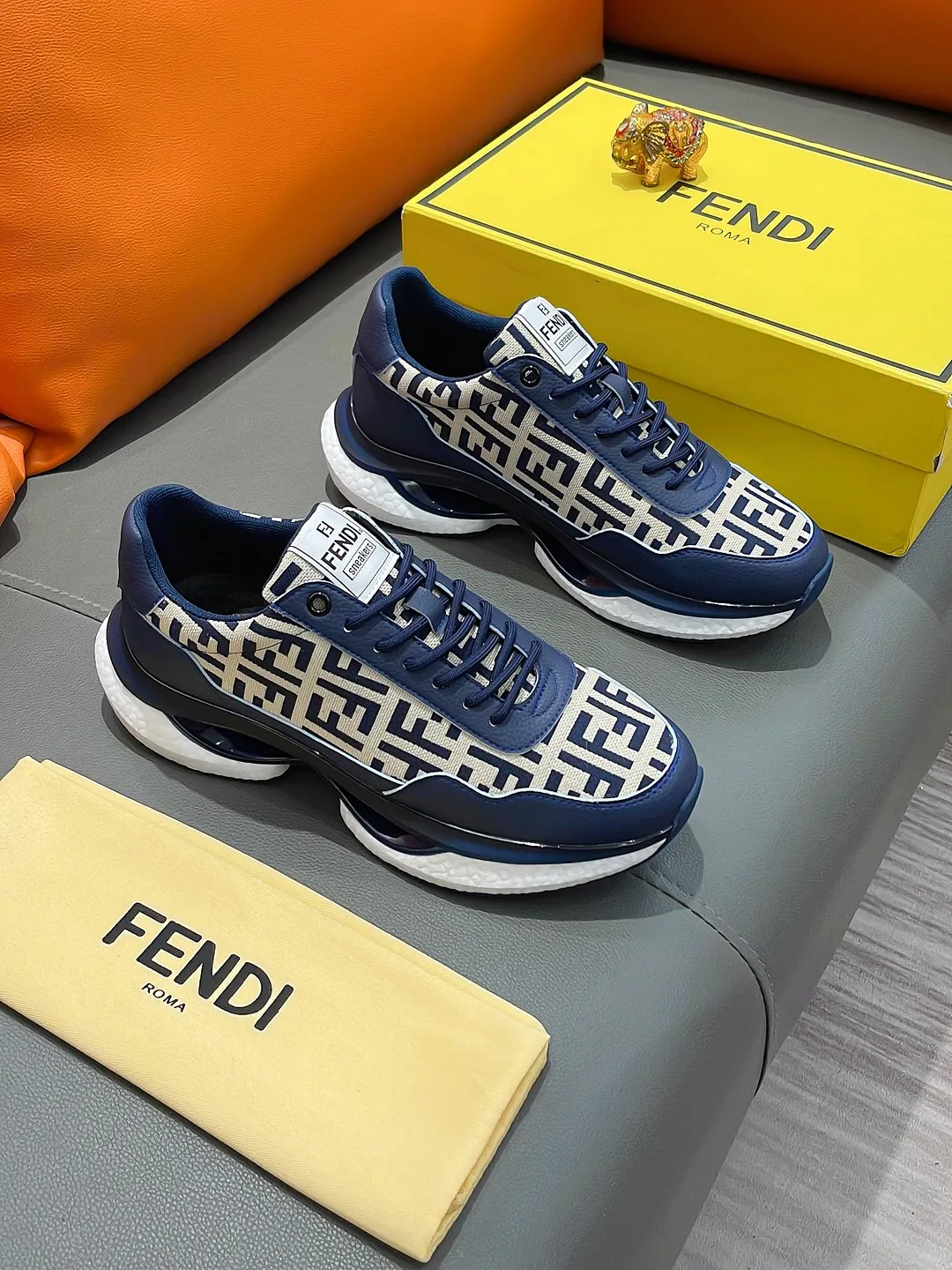Men's shoes FENDI "Fendi" P440 Regular size: 38-44 (casual shoes) Product materials: Selected cowhide upper, soft sheepskin lining; original outsole.
